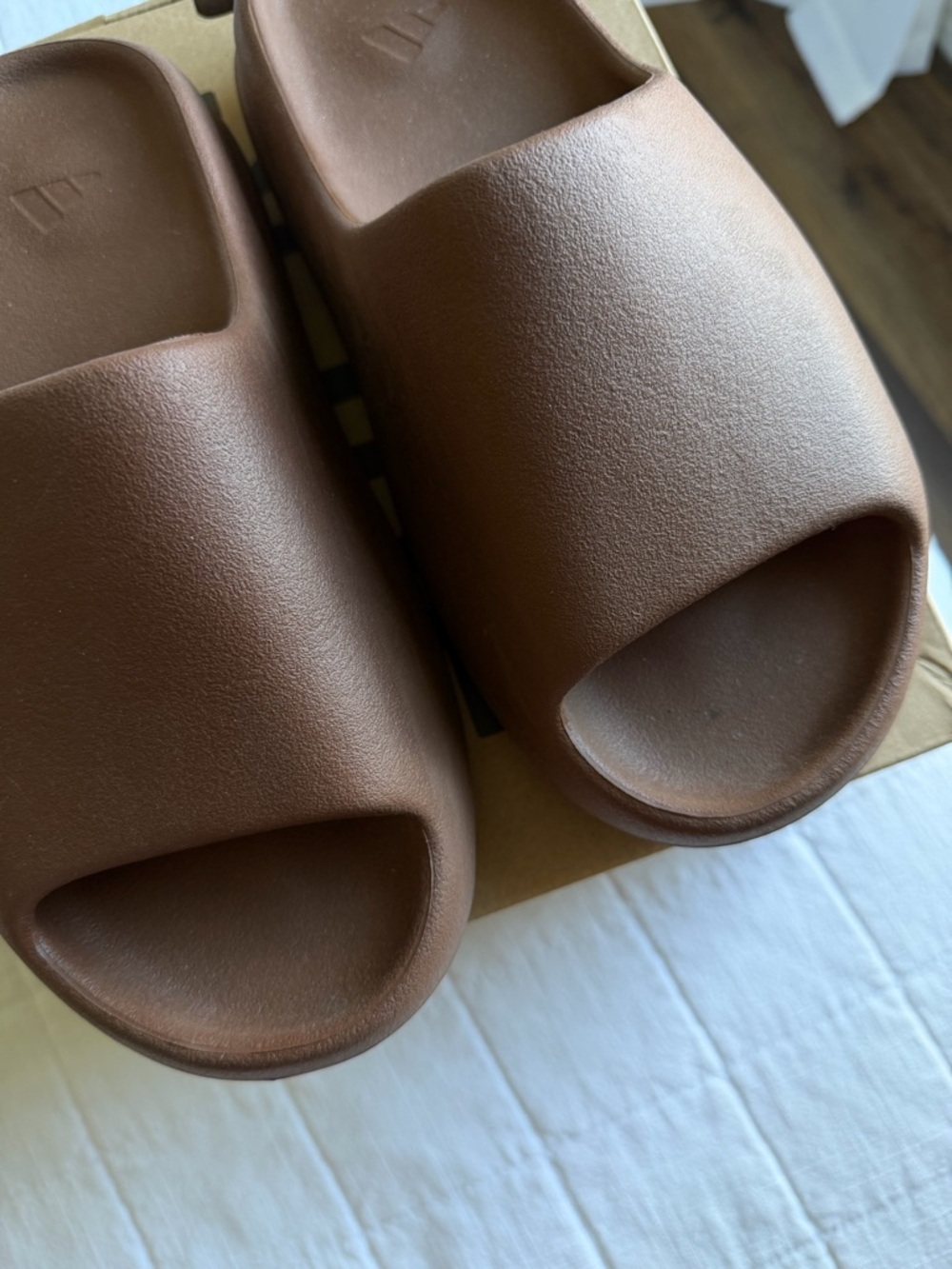 Adidas Yeezy Brown Slides Sandals - Picture 4 of 6